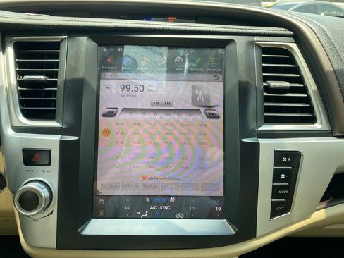 Used 2015 Toyota Highlander XLE image 26