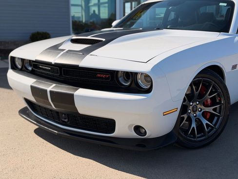 Used 2015 Dodge Challenger SRT w/ Technology Group image 4