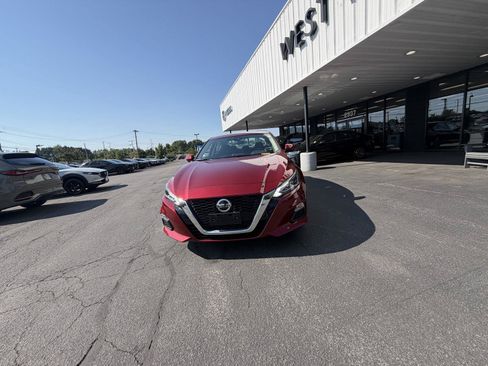 Used 2022 Nissan Altima 2.5 SV w/ SV Premium Package AWD/4WD image 4