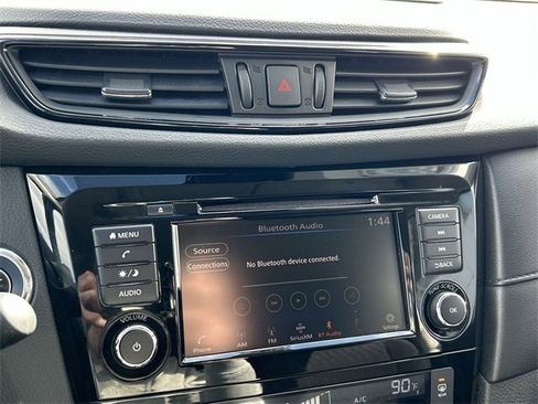 Used 2020 Nissan Rogue SV image 20