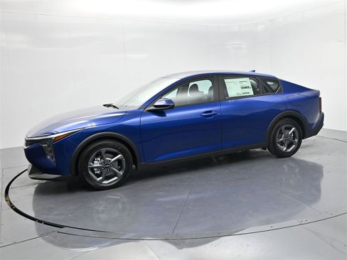 New 2025 Kia K4 LXS image 4