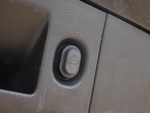 Used 2015 Chevrolet Tahoe LTZ AWD/4WD image 8