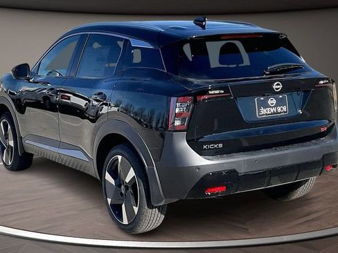 New 2026 Nissan Kicks SR image 3