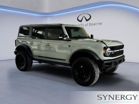 Used 2021 Ford Bronco First Edition AWD/4WD image 3