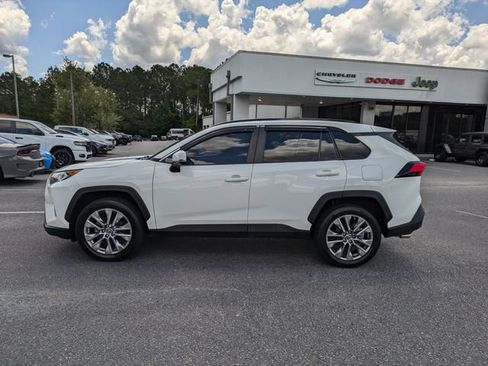 Used 2019 Toyota RAV4 XLE Premium FWD image 7