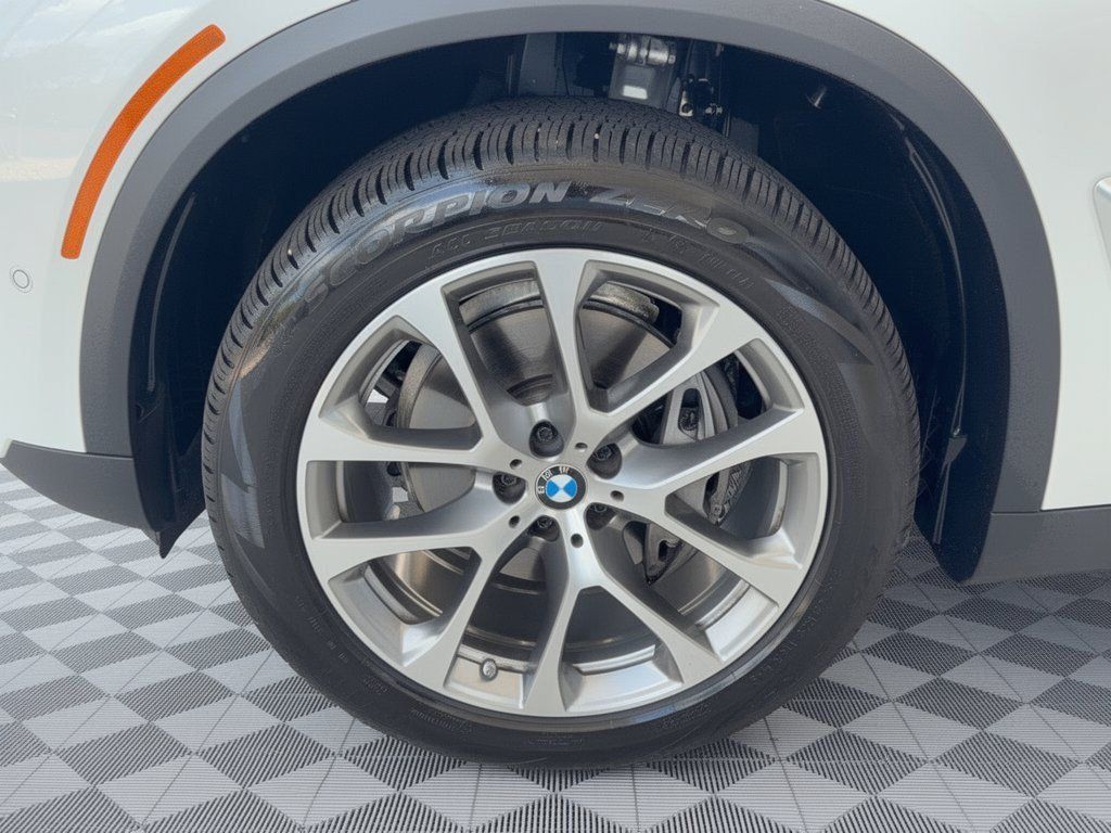 Used 2026 BMW X5 sDrive40i RWD image 13