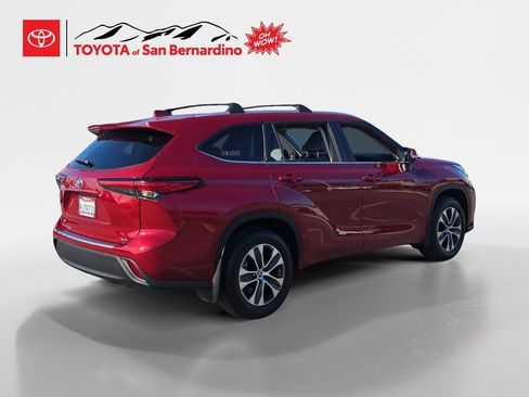 Certified 2023 Toyota Highlander XLE image 5