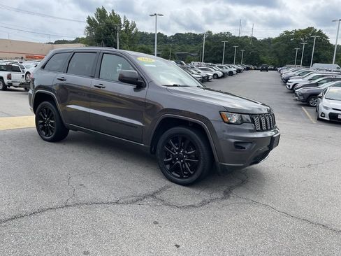 Certified 2020 Jeep Grand Cherokee Altitude AWD/4WD image 6