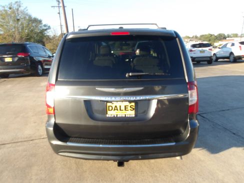 Used 2012 Chrysler Town & Country Touring-L w/ Trailer Tow Group image 11