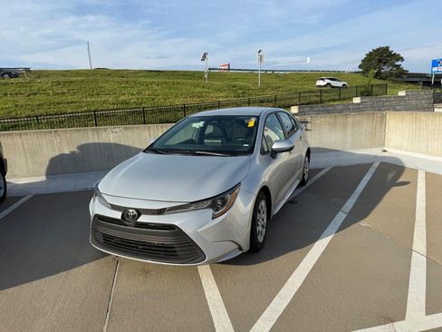 Used 2024 Toyota Corolla LE FWD image 5