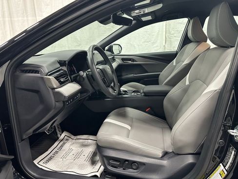 Used 2025 Toyota Camry SE w/ Convenience Package FWD image 14