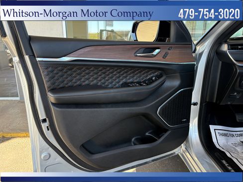 Used 2025 Jeep Grand Cherokee L Summit w/ Obsidian Package image 11