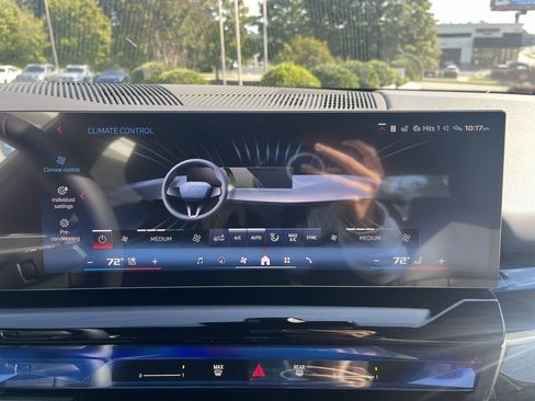 Used 2025 BMW i5 M60 w/ Premium Package image 27