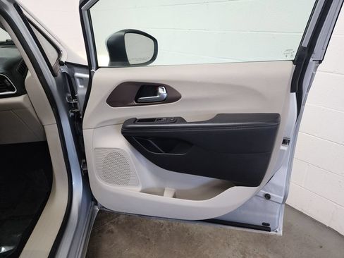 Used 2023 Chrysler Voyager LX FWD image 29