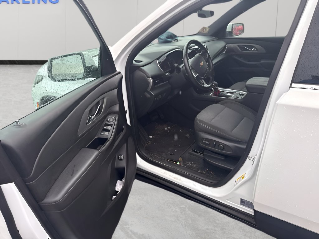 Used 2024 Chevrolet Traverse LT FWD image 4