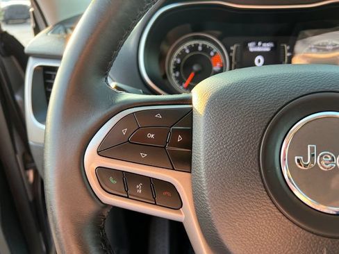Used 2019 Jeep Cherokee Latitude w/ Cold Weather Group AWD/4WD image 15