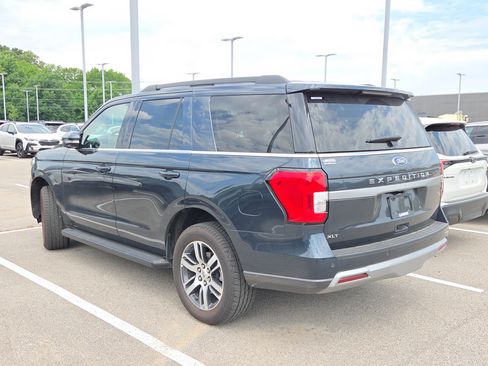 Used 2024 Ford Expedition XLT RWD image 6