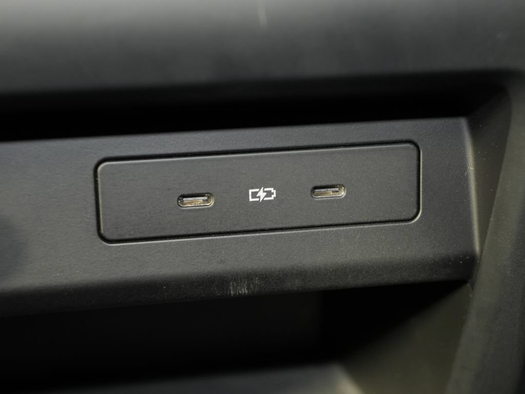 Certified 2024 Porsche Cayenne AWD/4WD image 42