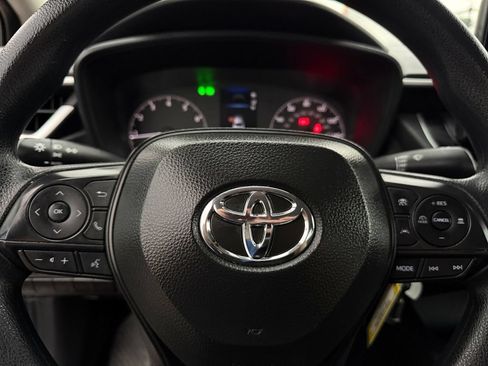 Used 2025 Toyota Corolla LE FWD image 32