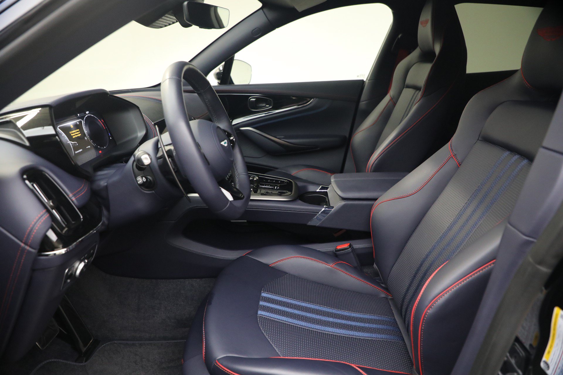 Used 2025 Aston Martin DBX 707 AWD/4WD image 18