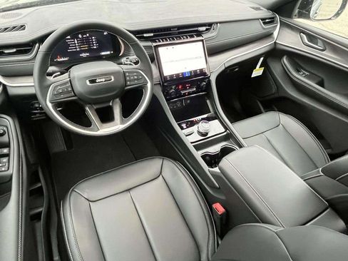 New 2025 Jeep Grand Cherokee L Limited w/ Black Appearance Package image 5