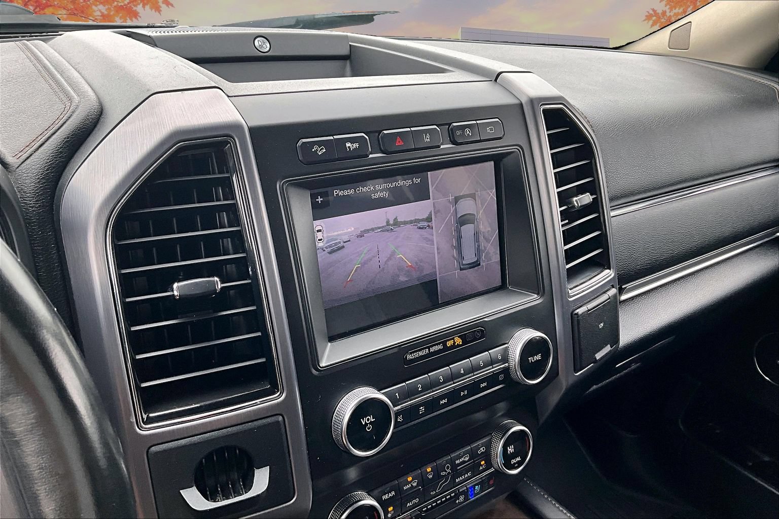 Used 2019 Ford Expedition Platinum AWD/4WD image 14