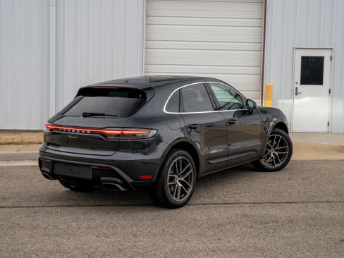 Certified 2025 Porsche Macan image 7