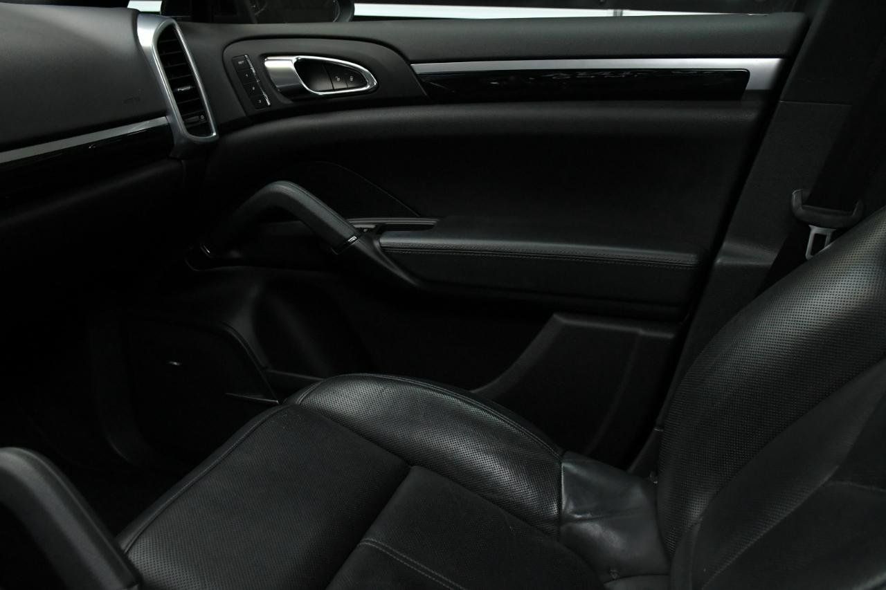 Used 2014 Porsche Cayenne S w/ Comfort Plus Package AWD/4WD image 28