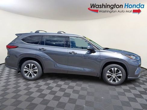Used 2020 Toyota Highlander XLE AWD/4WD image 7