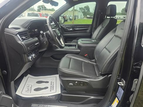 Used 2022 GMC Yukon XL Denali w/ Denali Premium Package AWD/4WD image 9