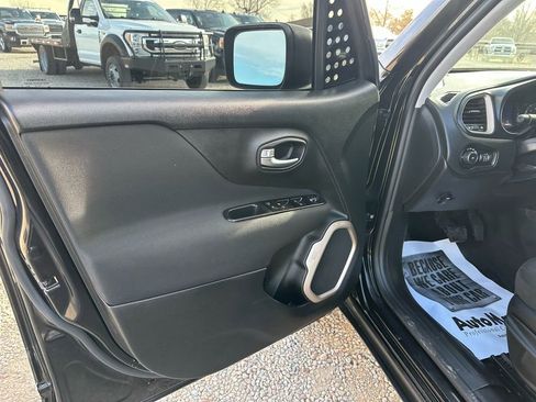 Used 2017 Jeep Renegade Latitude AWD/4WD image 37