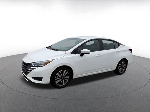 Used 2025 Nissan Versa SV FWD image 8