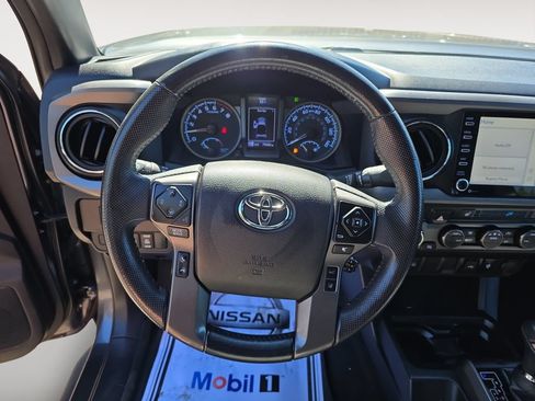 Used 2021 Toyota Tacoma TRD Off-Road w/ TRD Premium Off Road Package AWD/4WD image 12