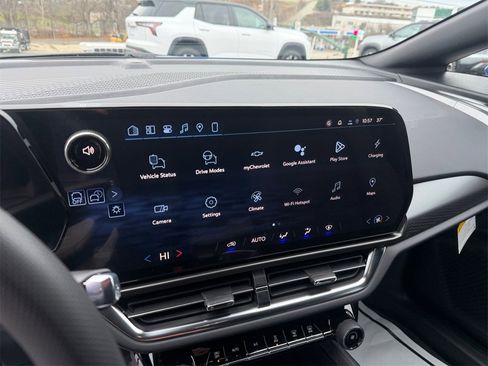 New 2026 Chevrolet Equinox EV LT image 17