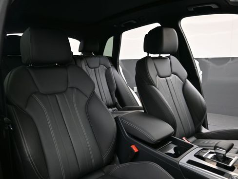 Certified 2025 Audi Q5 2.0T Premium w/ Convenience Plus Package image 13