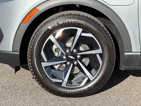 New 2026 Chevrolet Equinox EV LT image 24