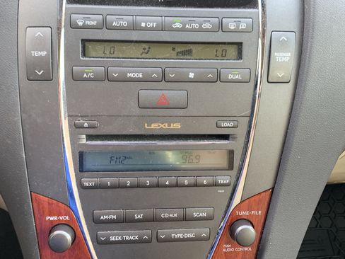 Used 2011 Lexus ES 350 w/ Preferred Accessory Package FWD image 24