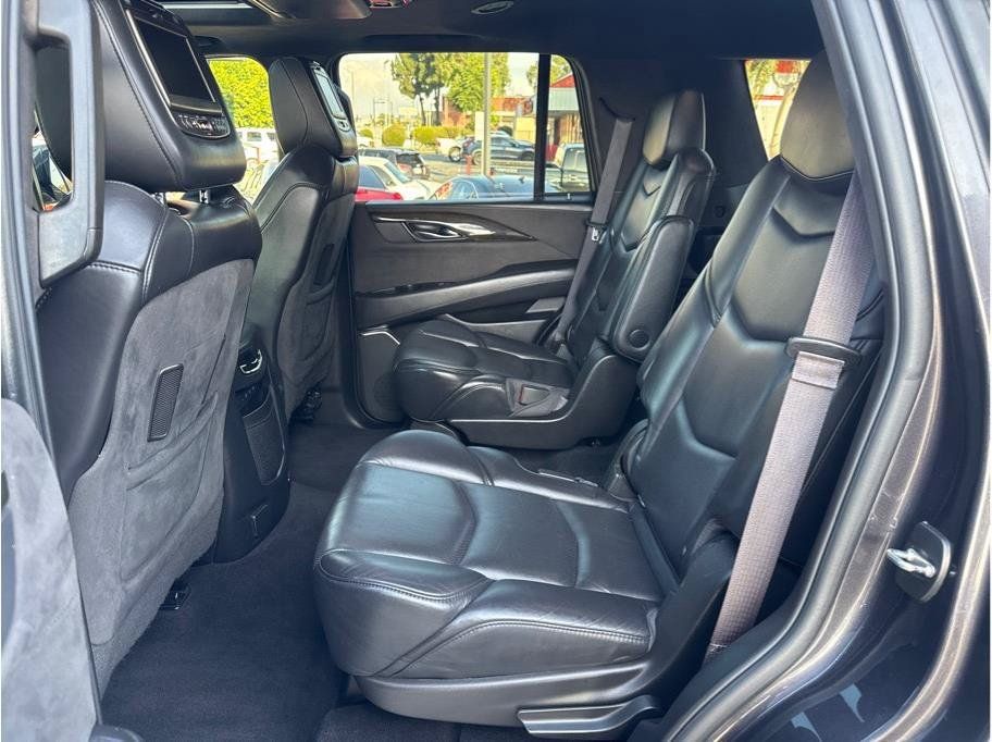 Used 2017 Cadillac Escalade Platinum AWD/4WD image 18