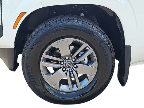 Used 2025 Nissan Frontier SV RWD image 26