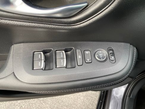 Certified 2026 Honda HR-V EX-L image 32