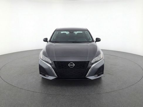 Used 2024 Nissan Altima 2.5 SV image 2