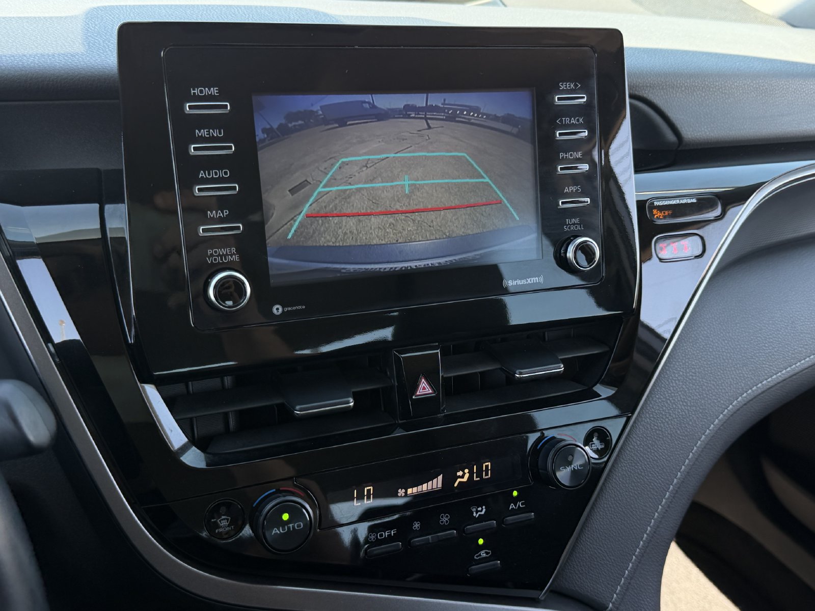 Used 2022 Toyota Camry SE FWD image 19