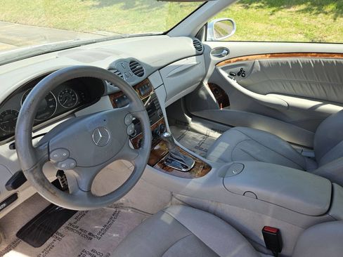Used 2005 Mercedes-Benz CLK 320 Coupe image 9