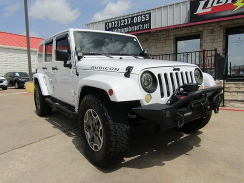 Used 2014 Jeep Wrangler Unlimited Rubicon w/ Connectivity Group AWD/4WD image 6