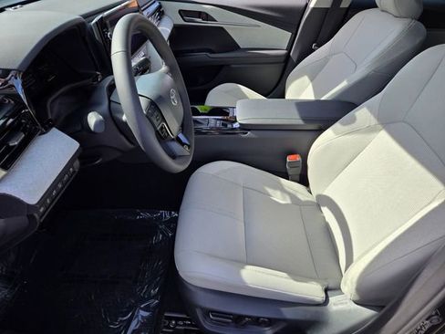 Used 2025 Toyota Camry XLE image 9