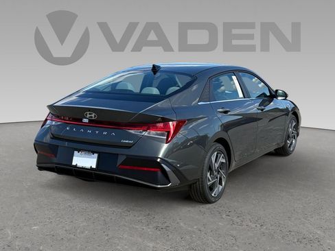 New 2026 Hyundai Elantra Limited FWD image 21