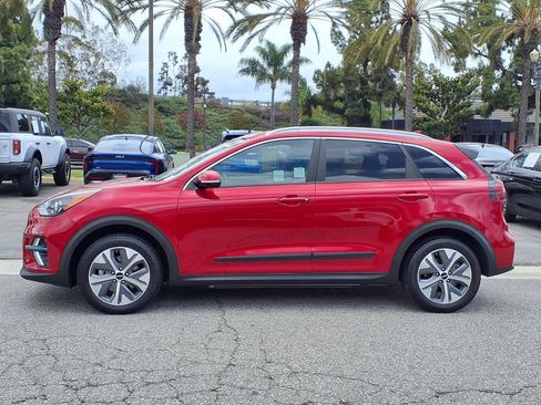 Certified 2022 Kia Niro EX FWD image 2