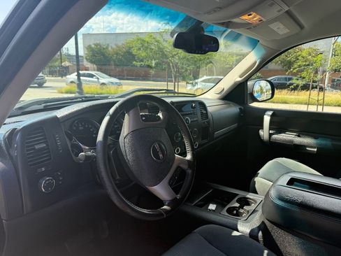 Used 2007 GMC Sierra 1500 SLE w/ SLE2 Preferred Package RWD image 10