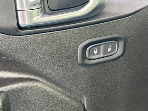 Used 2024 Jeep Gladiator Sport image 12