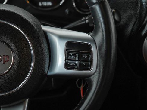 Used 2013 Jeep Wrangler Unlimited Rubicon image 16